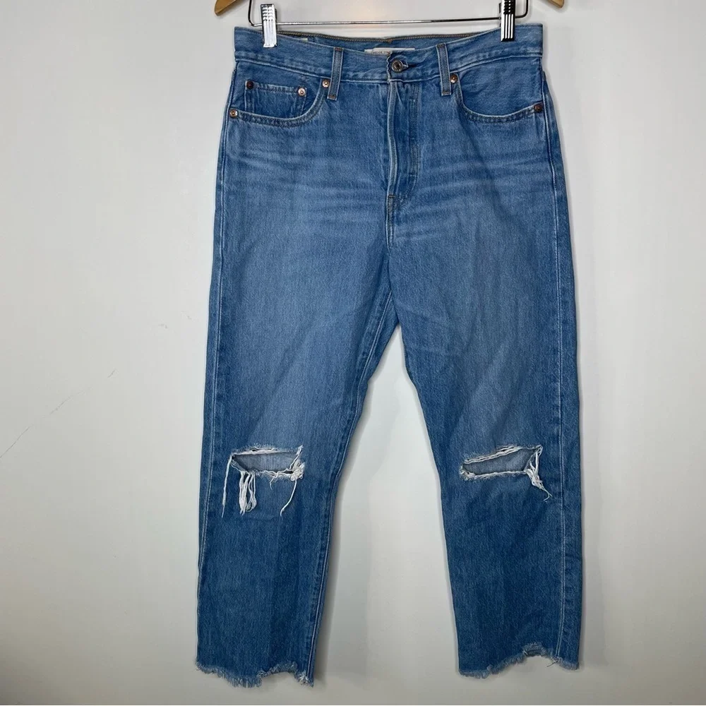 Levi’s Wedgie Straight Distressed‎ Jeans Size 29